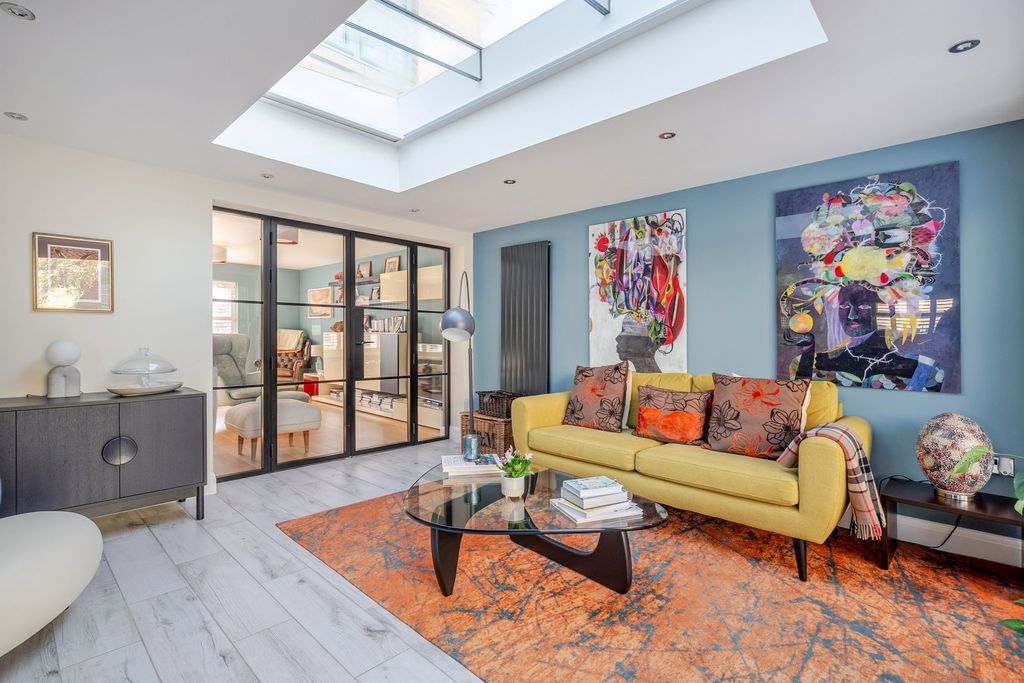 Property photo 2 of 35