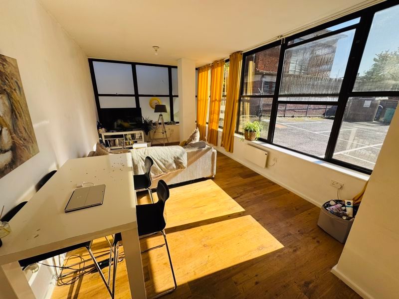 Property photo 1 of 10 Photo 7