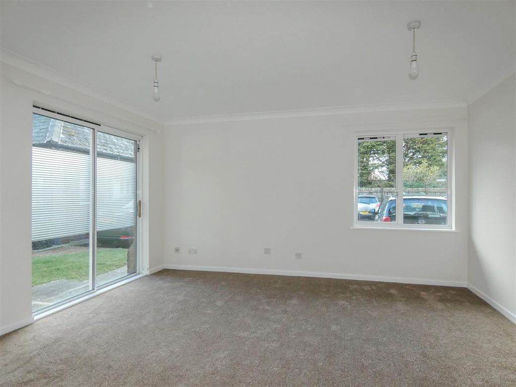 Property photo 2 of 7 Living Room