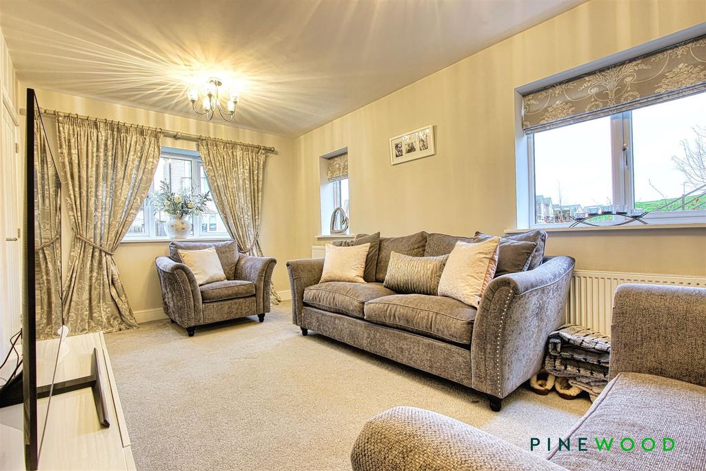 Property photo 2 of 33 Living Room