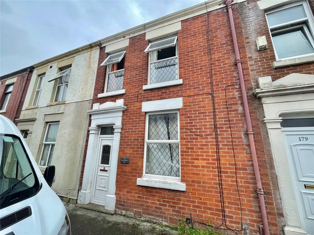 Property photo 1 of 10 Front
