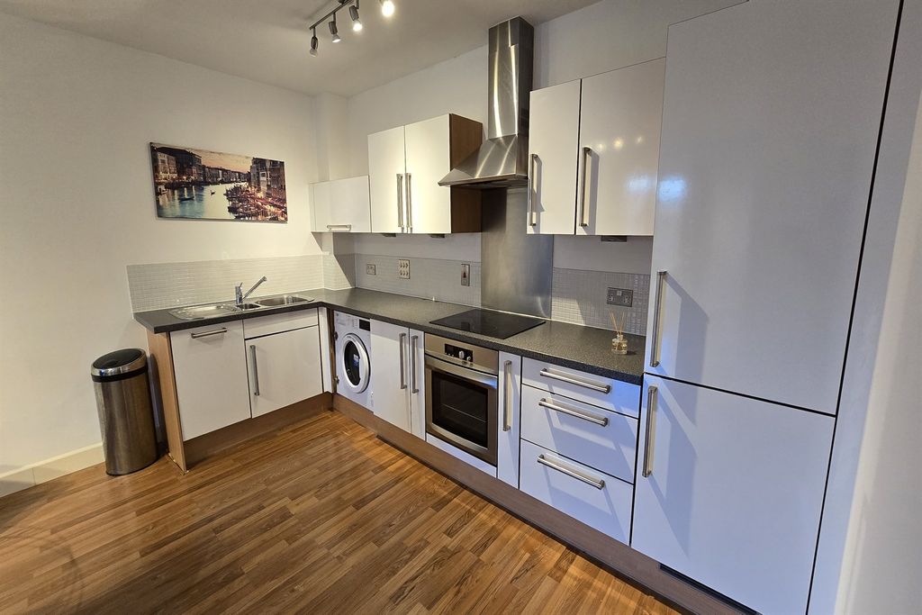 Property photo 2 of 9 (Main)