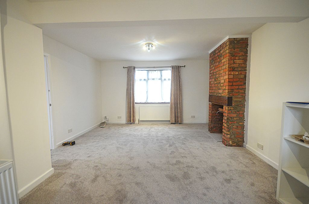 Property photo 1 of 14 Three Bedroom Semi Detached House To Rent