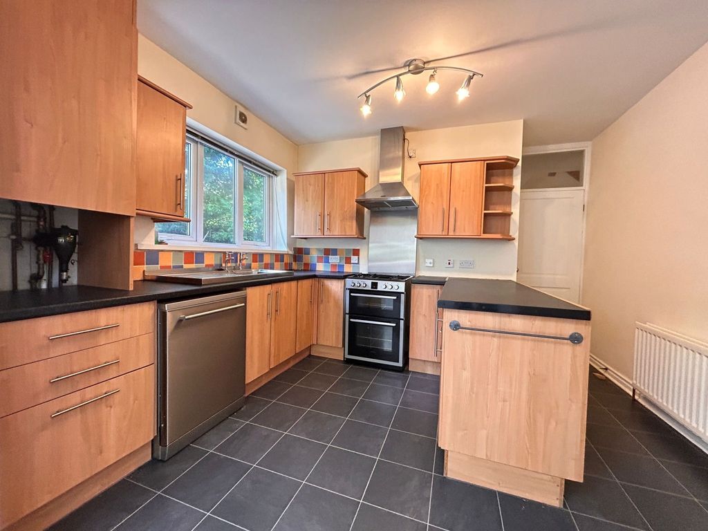 Property photo 2 of 17 13F8Fb4B-2924-46A7-895c-03Acc4013c84