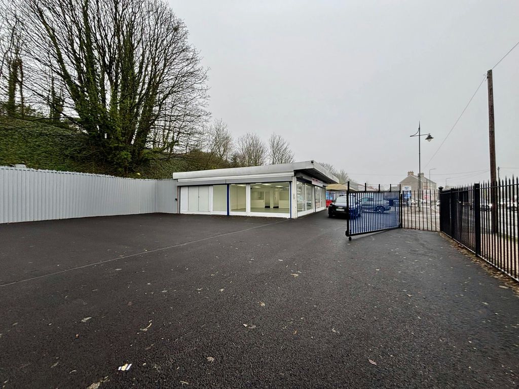 Property photo 2 of 4 Showroom Barry 04.Jpg