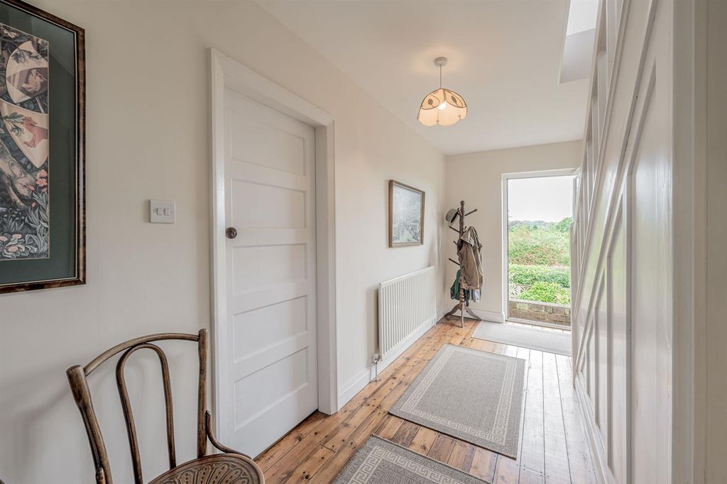 Property photo 3 of 24