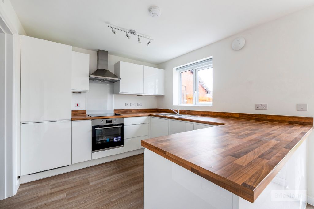 Property photo 3 of 14 Kitchen