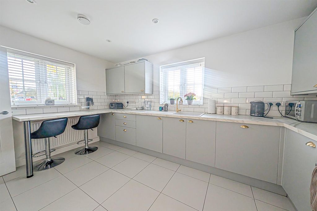 Property photo 3 of 12 Pxl_20251104_152831769.Raw-01 Kit.Jpg