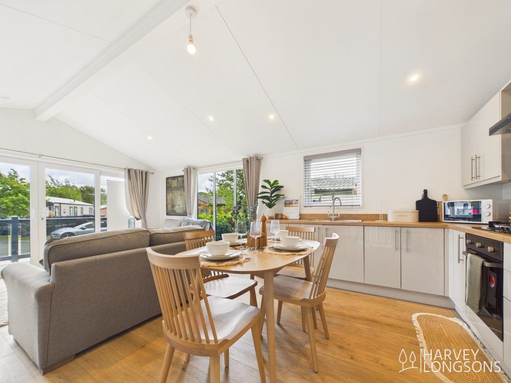 Property photo 2 of 20 Eco Shipley Lodge Open Plan Kitchen Dining Plas Coch