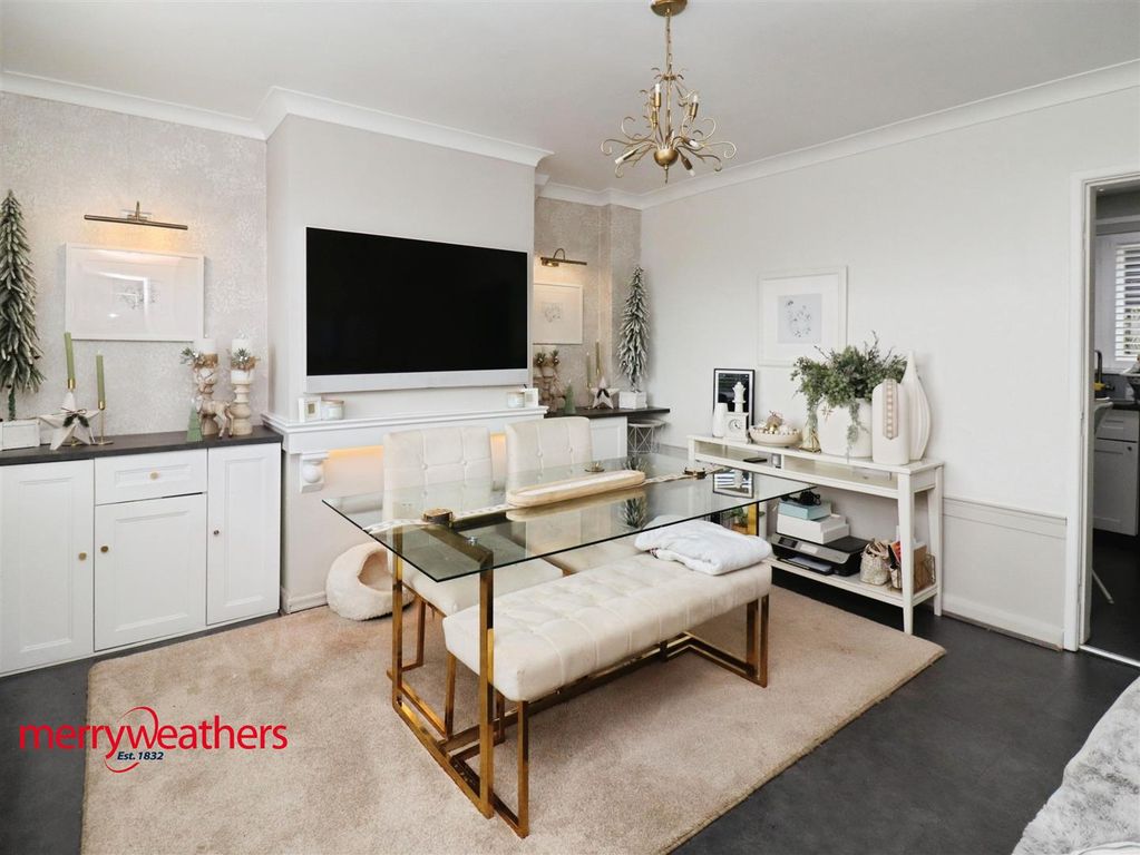 Property photo 2 of 16 Lounge