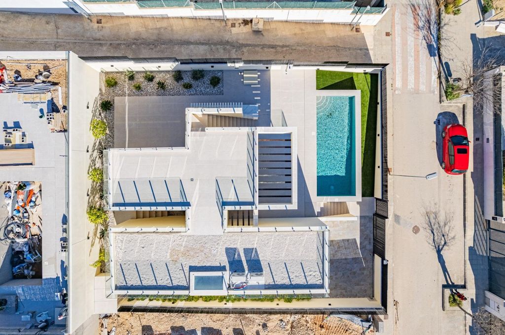 Property photo 2 of 35