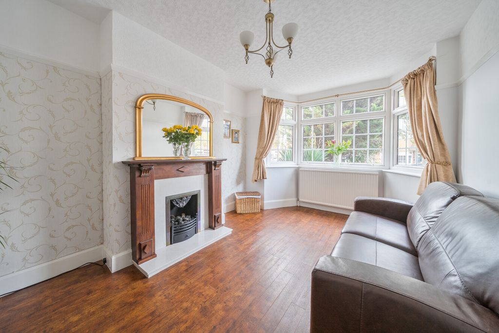 Property photo 2 of 19 1531125-13-6Ad084...