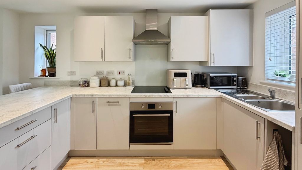 Property photo 2 of 14 Open Plan Living Accommodation