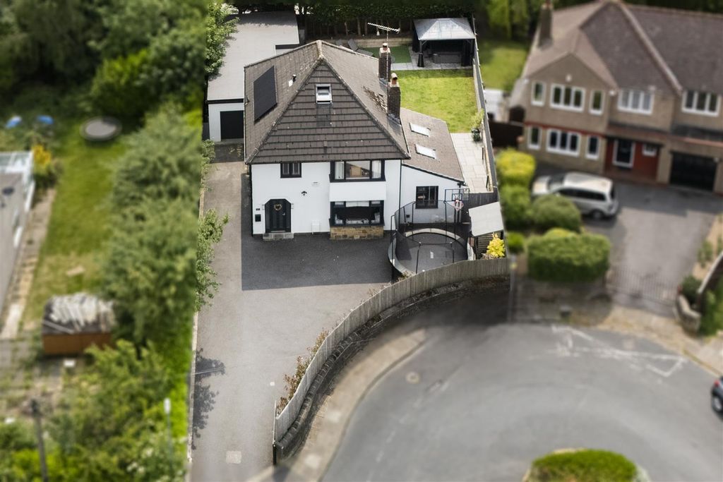 5 bed detached house for saleAcre House Avenue, Lindley, Huddersfield HD3