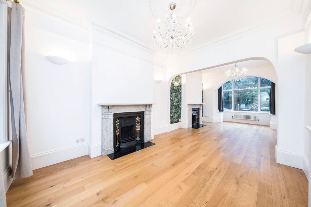 Property photo 2 of 8 Picture No. 25