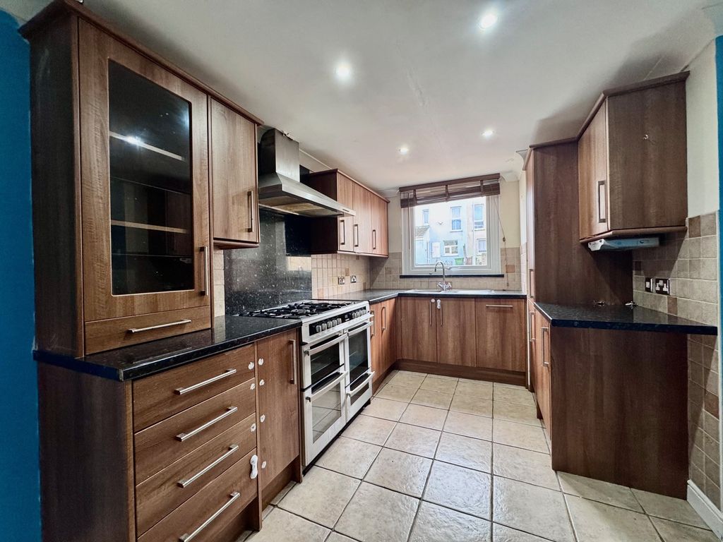 Property photo 2 of 12 Kitchen