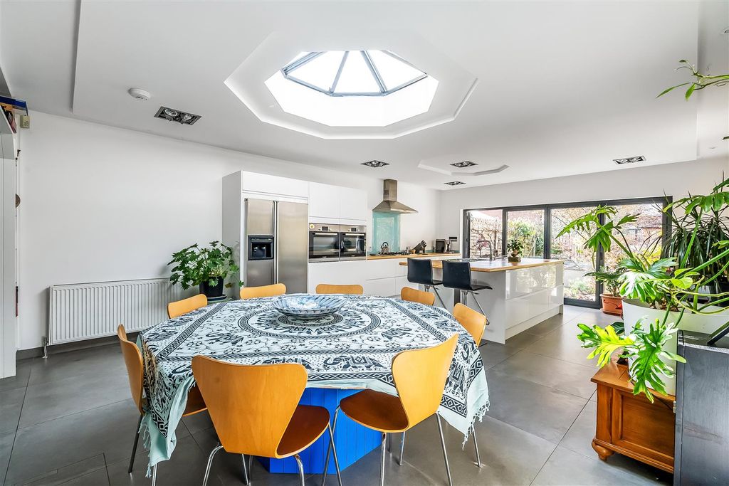 Property photo 3 of 21 15-Albany-Park-Road-17.Jpg