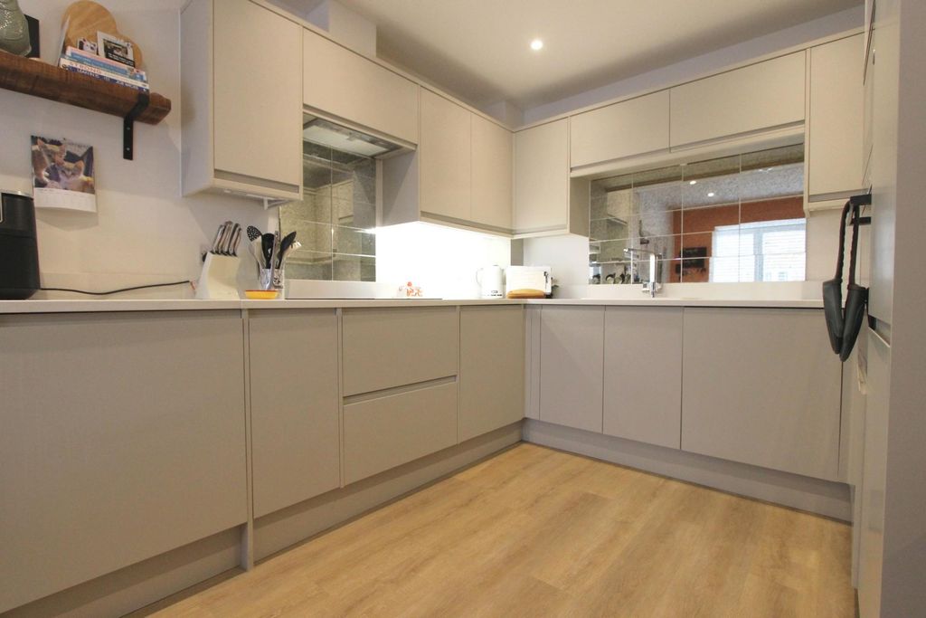 Property photo 2 of 19 Photo 4