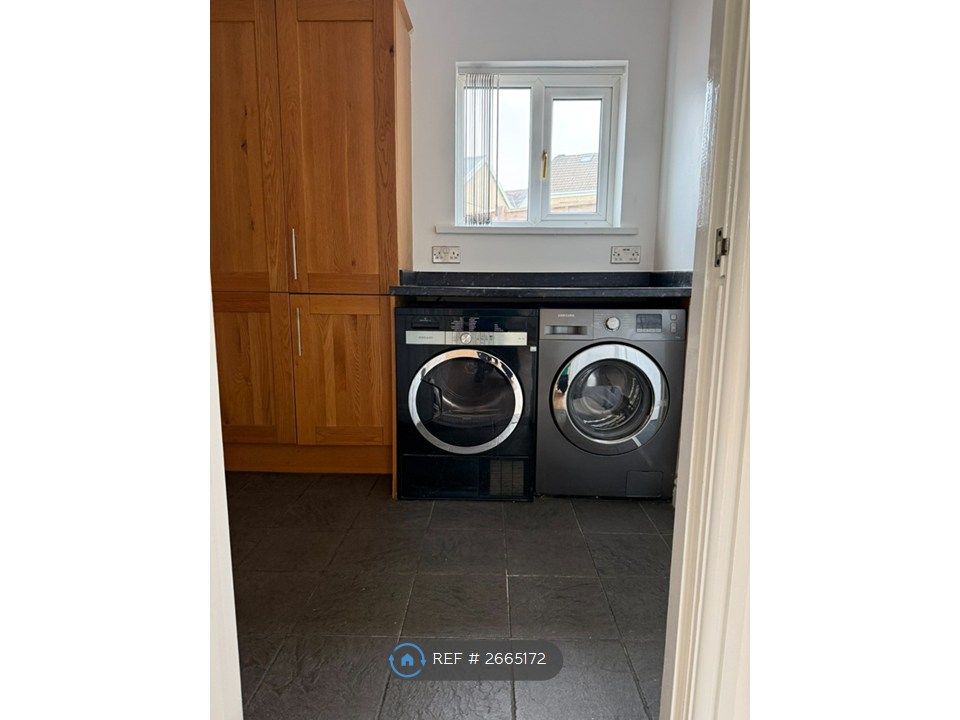 Property photo 3 of 32 Kitchen