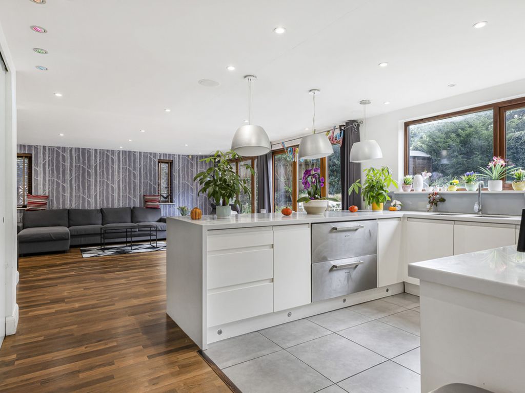 Property photo 3 of 23