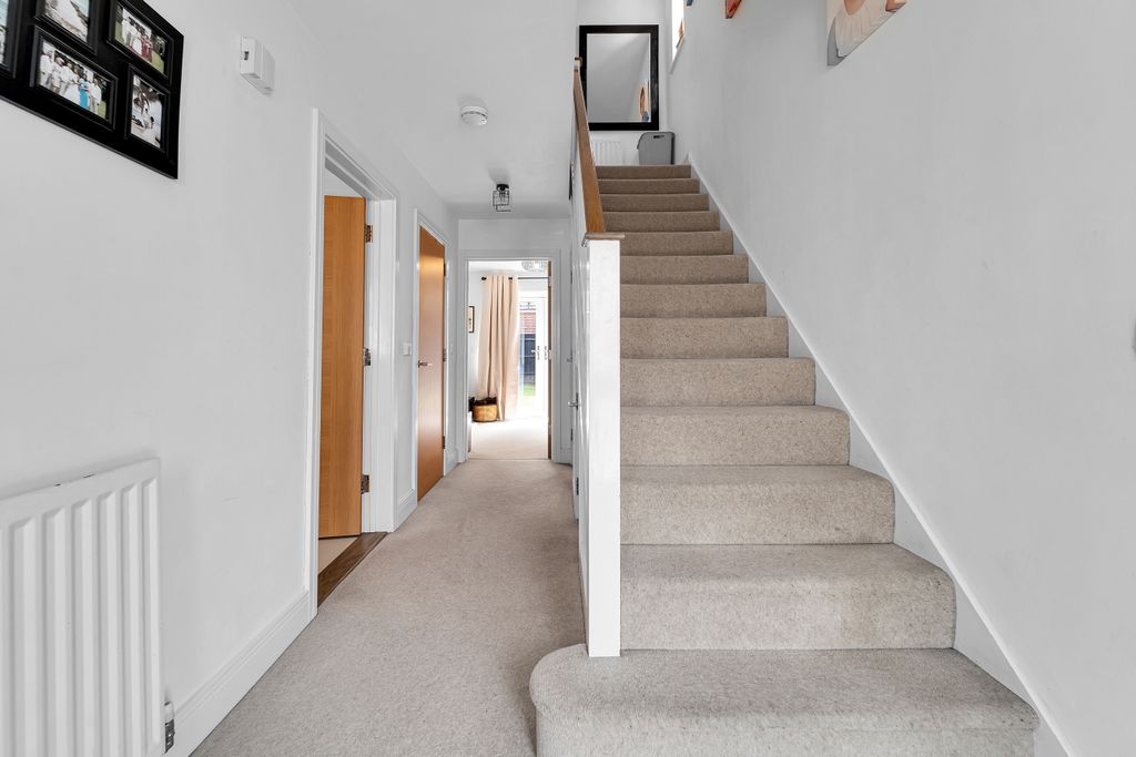 Property photo 3 of 13 1B Desford Hallway