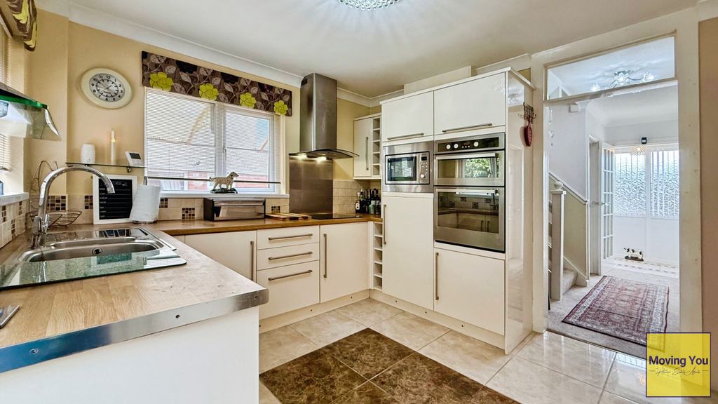 Property photo 3 of 17 Photo 4