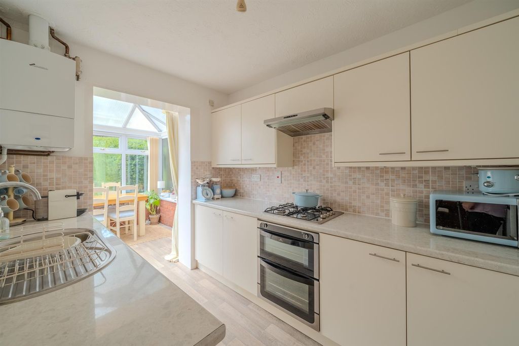 Property photo 1 of 21 34 Pant Gwyn Close-15.Jpg
