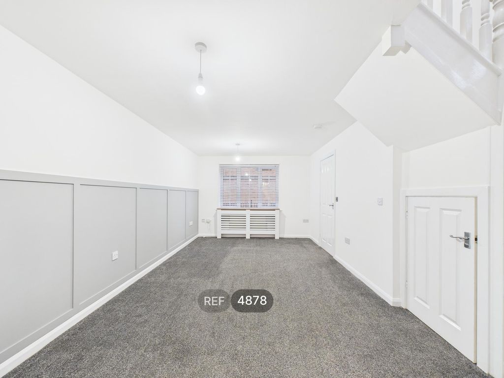 Property photo 3 of 20 Living Room