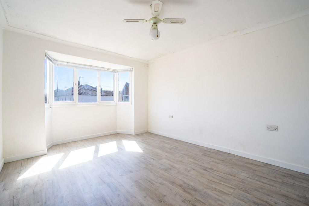 Property photo 2 of 14 Living Room