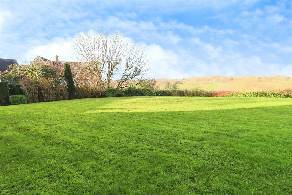 Property photo 3 of 52