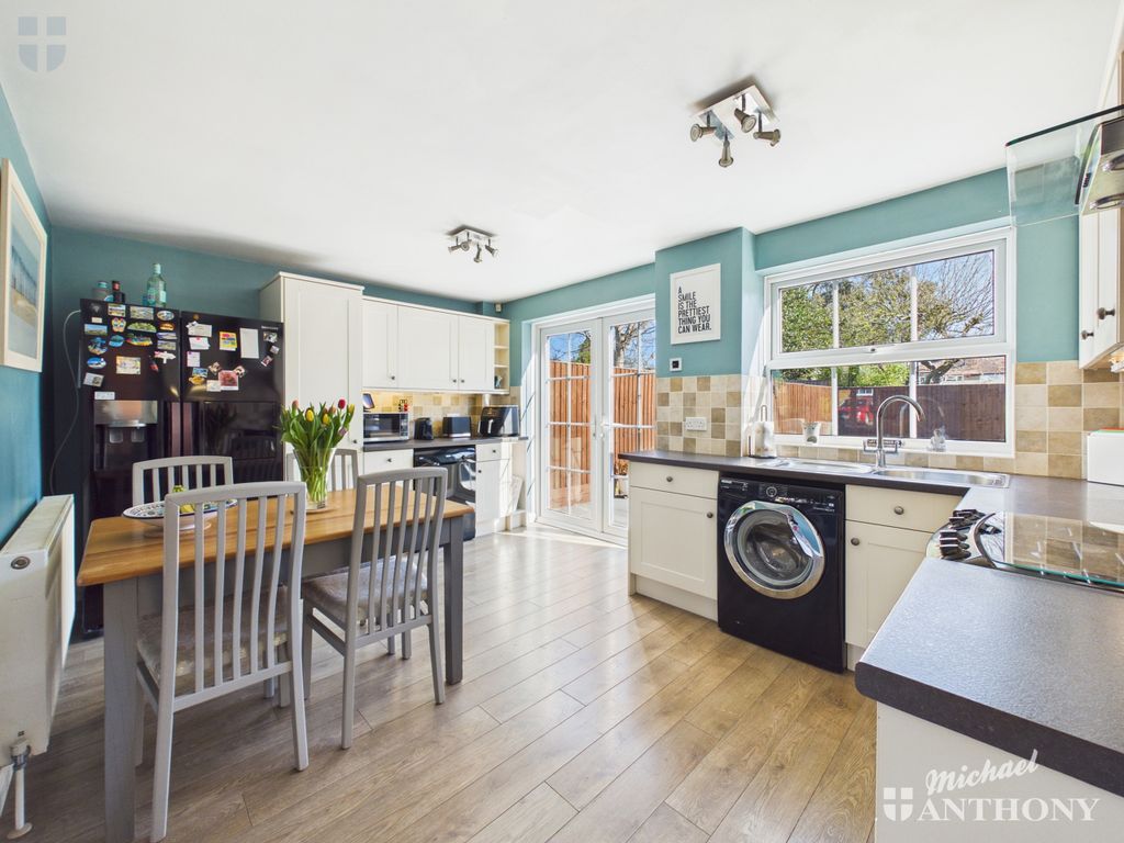 Property photo 3 of 10 Cam03852G0-Pr0617-Still008