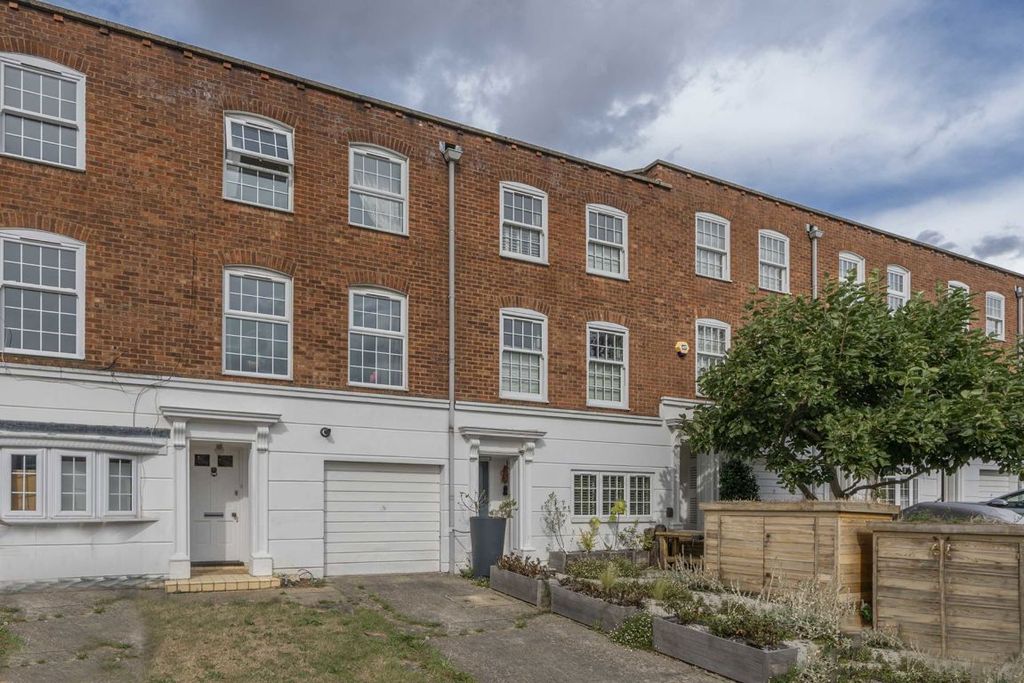 Property photo 1 of 8