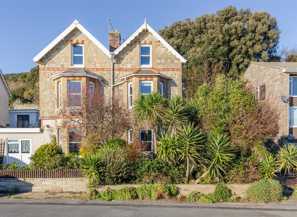 Property photo 1 of 22 11 Spring Gardens