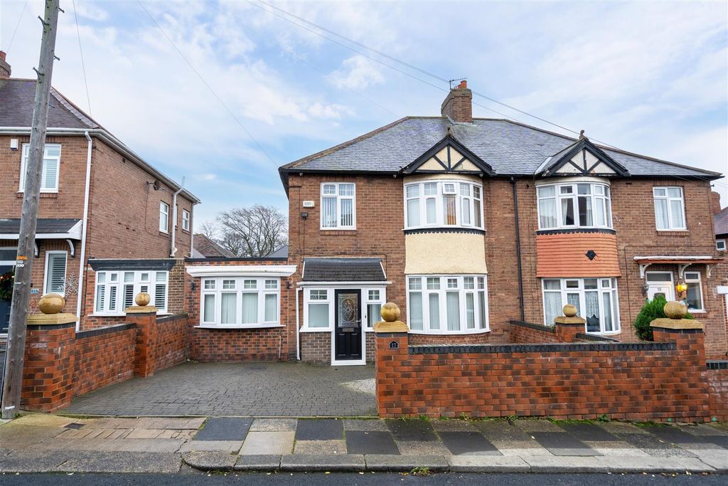 Property photo 1 of 11 External