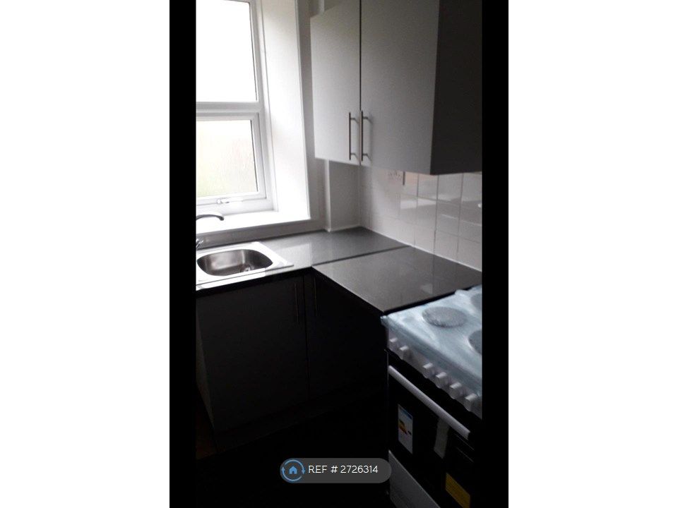 Property photo 3 of 10 Kitchen Plenty Of Cupboards