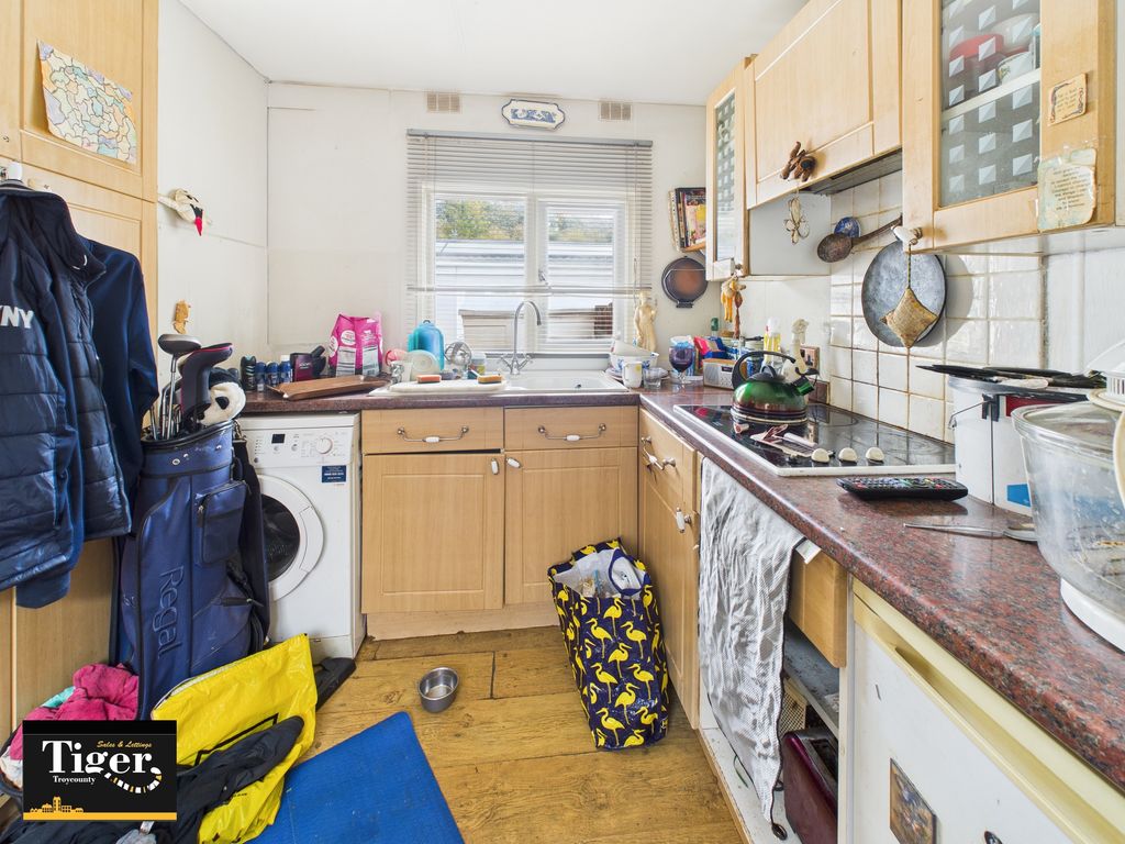 Property photo 3 of 11 Cam02176G0-Pr0736-Still003