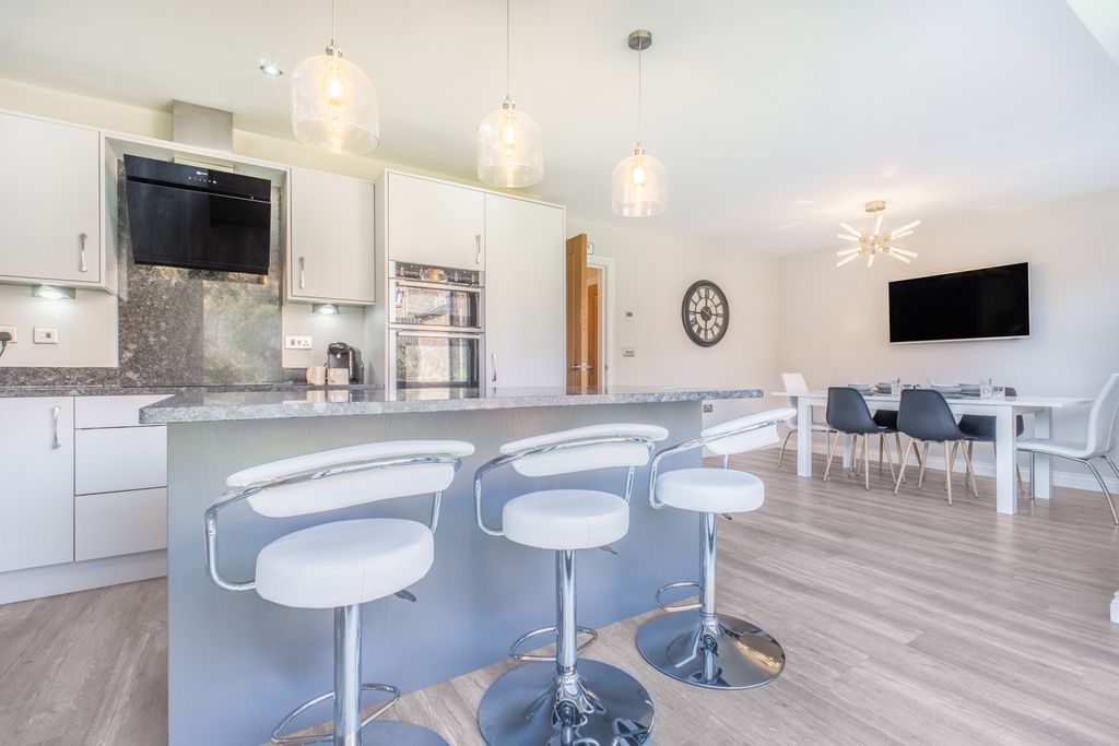 Property photo 3 of 26