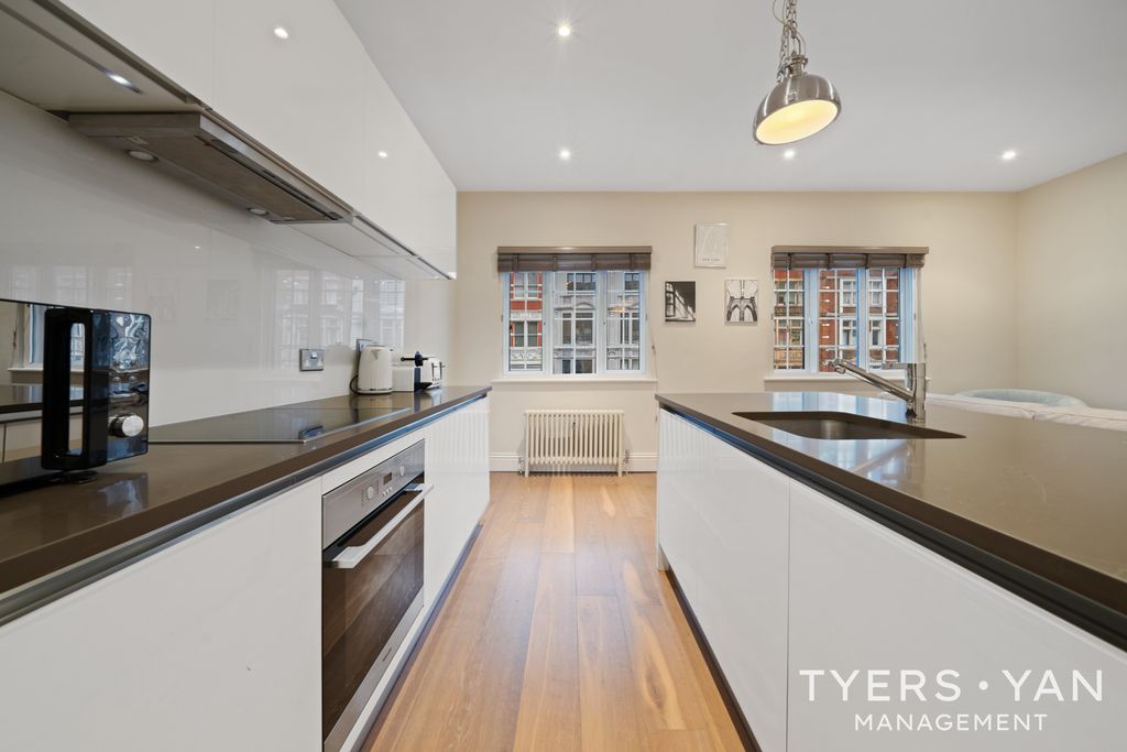 Property photo 2 of 12 Kitchen