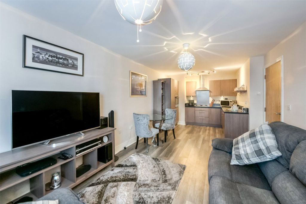 Property photo 2 of 15 Lounge