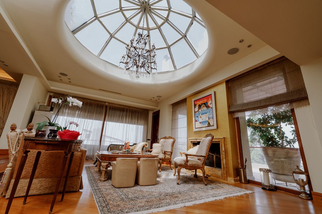 Property photo 1 of 32