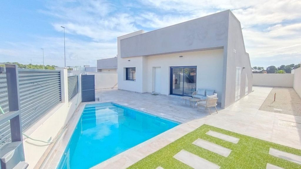 Property photo 1 of 17 New Build Villas In Pinar De Campoverde