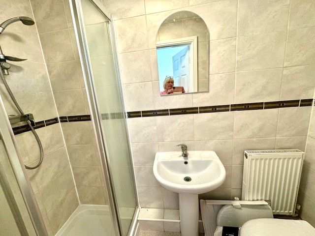 Property photo 2 of 4 Bedroom