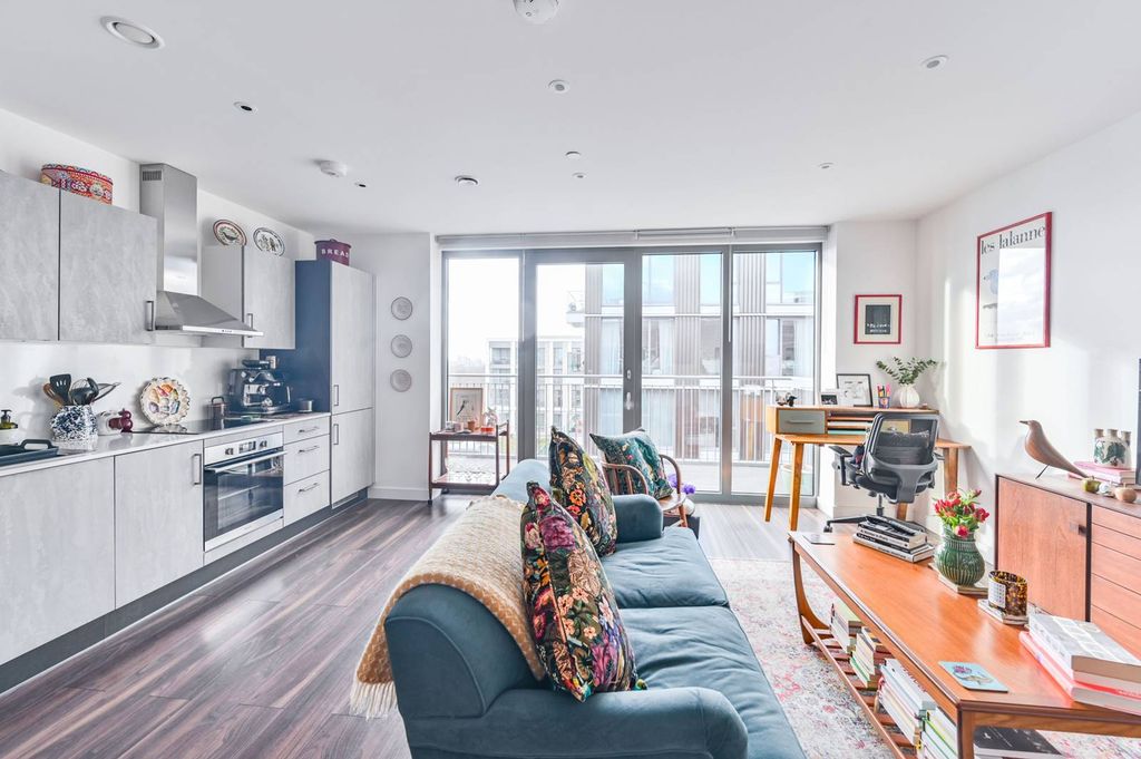 Property photo 3 of 11