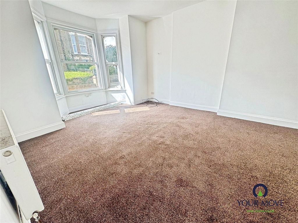 Property photo 2 of 11 Picture No. 18