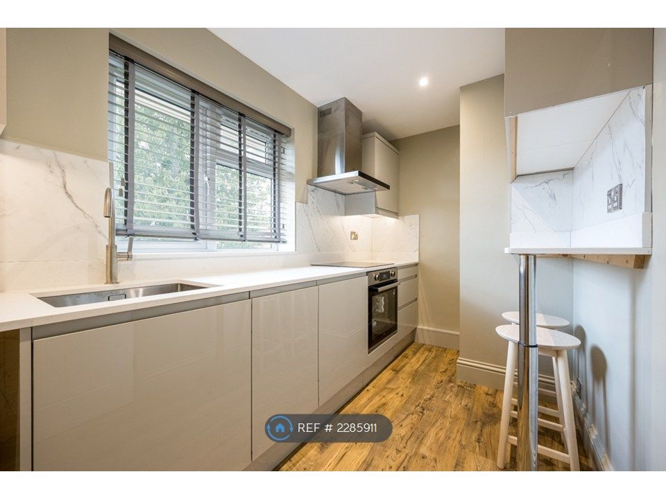 Property photo 3 of 14 Kitchen