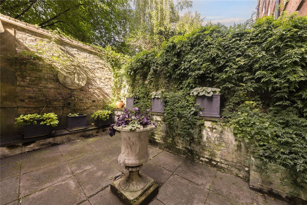 Property photo 3 of 15 Garden