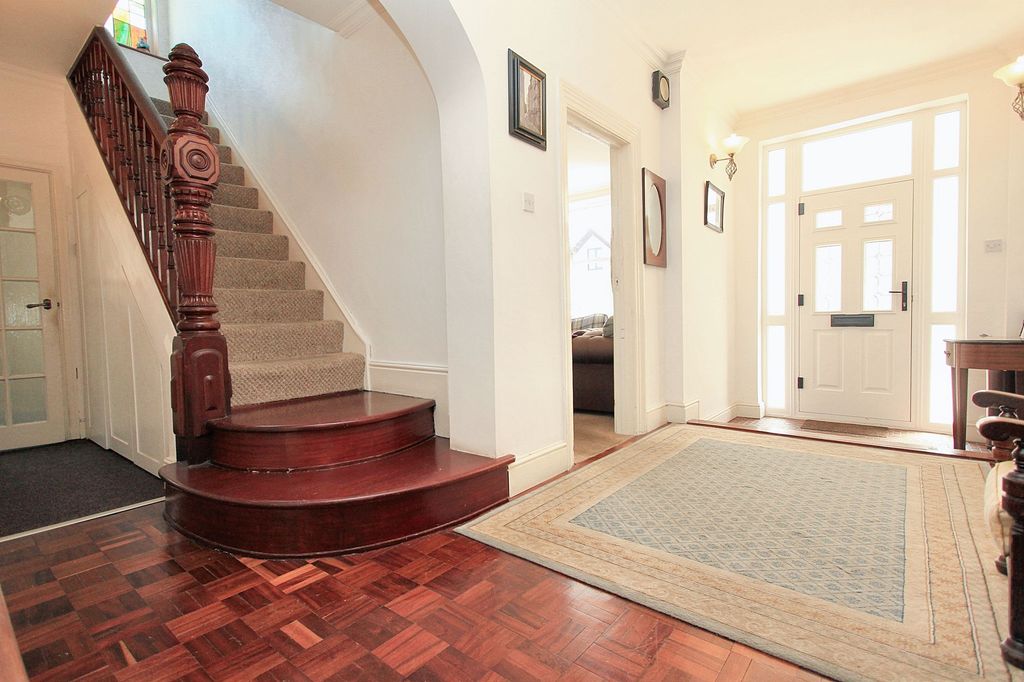 Property photo 3 of 44 Hall