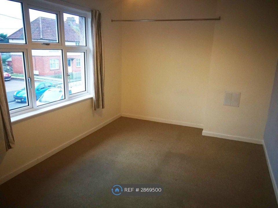 Property photo 2 of 6 Living/Bedroom