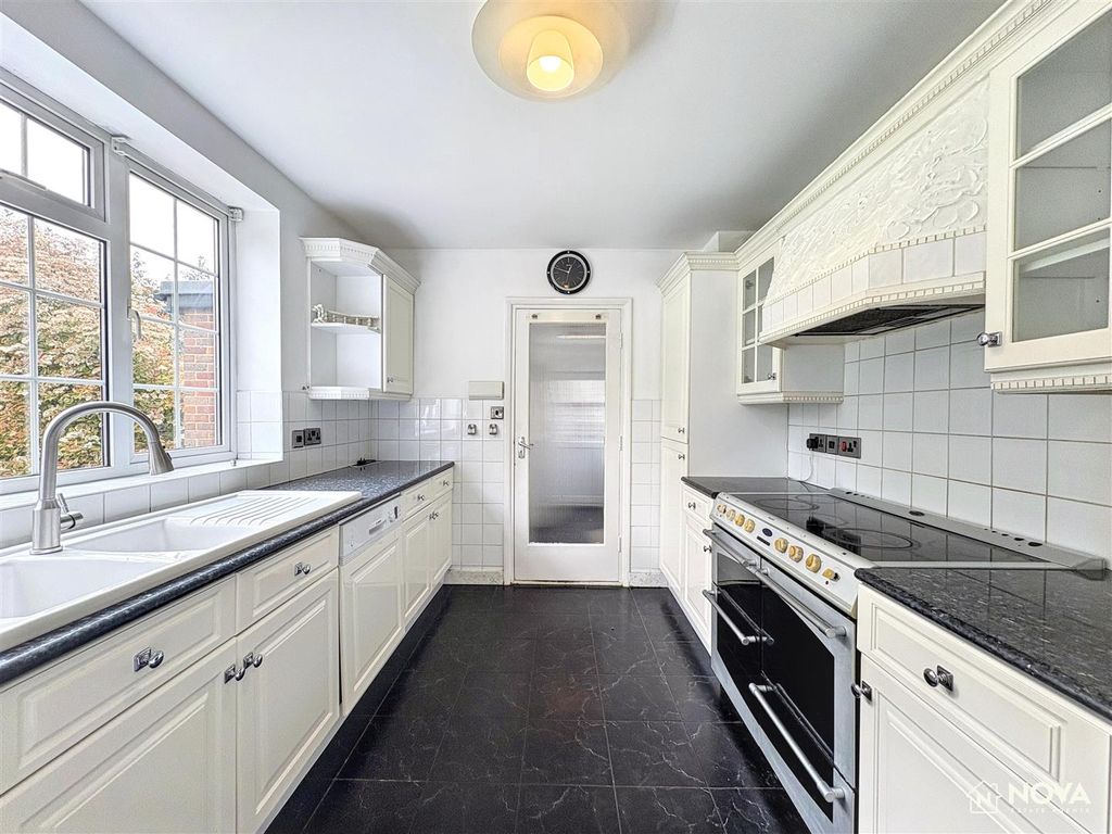 Additional image 8 of 4 bed detached house for saleOld Bedford Road, Luton LU2