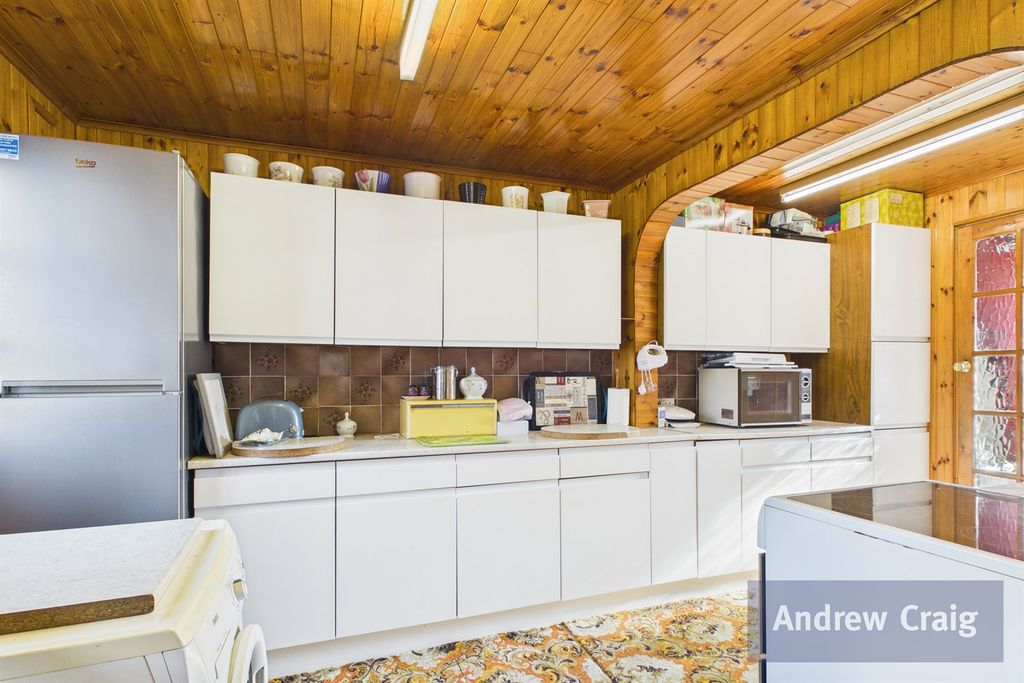 Property photo 3 of 16 Kitchen Diner